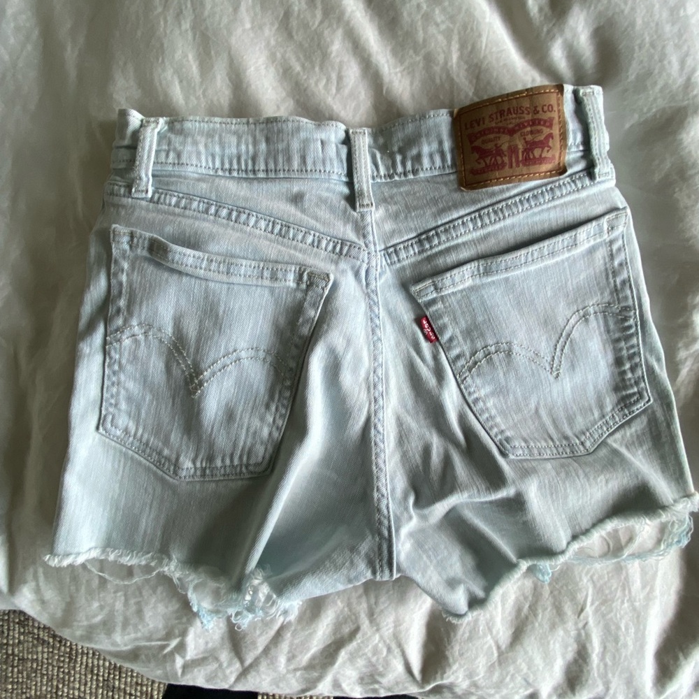 Levi’s - Picture 3 of 3